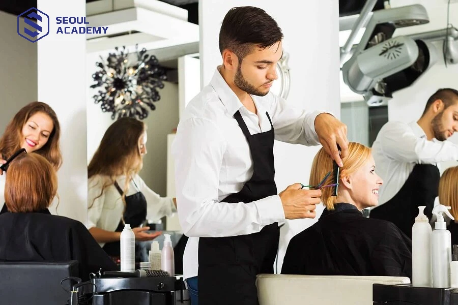 Chi phí khóa học cắt tóc nữ dao động từ 5 - 10 triệu