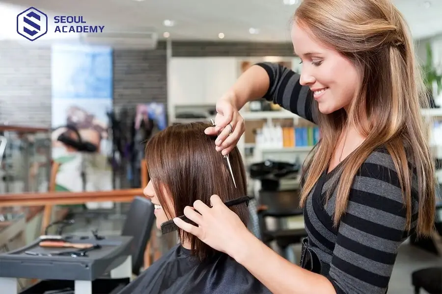 Vừa học vừa làm tại các salon là hình thức học tập giúp bạn có thêm thu nhập