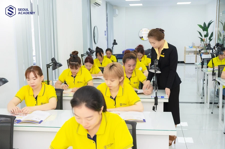 Khóa học chăm sóc da chuyên sâu sẽ cung cấp cho bạn những kiến thức cụ thể về điều trị và phục hồi làn da