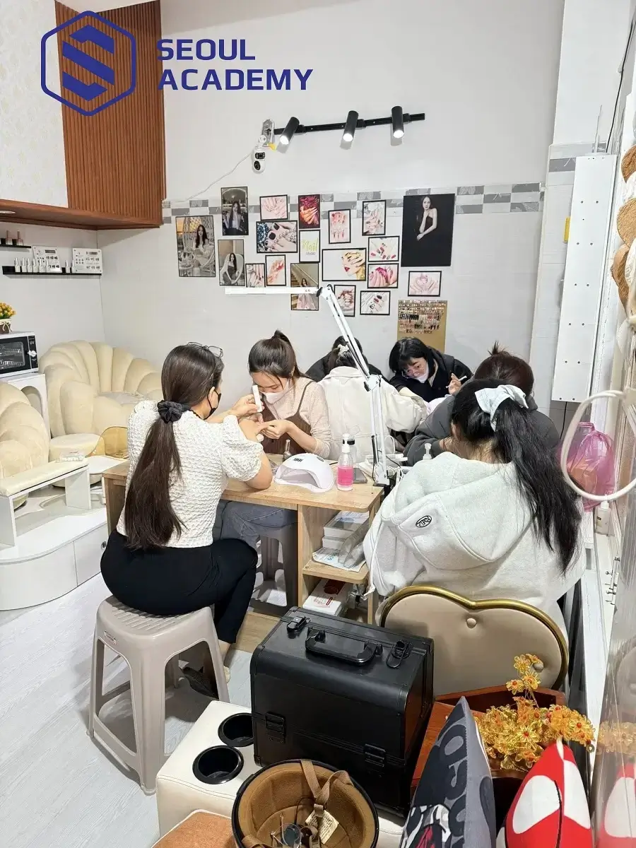 Đào tạo nghề nail chuyên nghiệp tại Rosy Nguyễn Nail