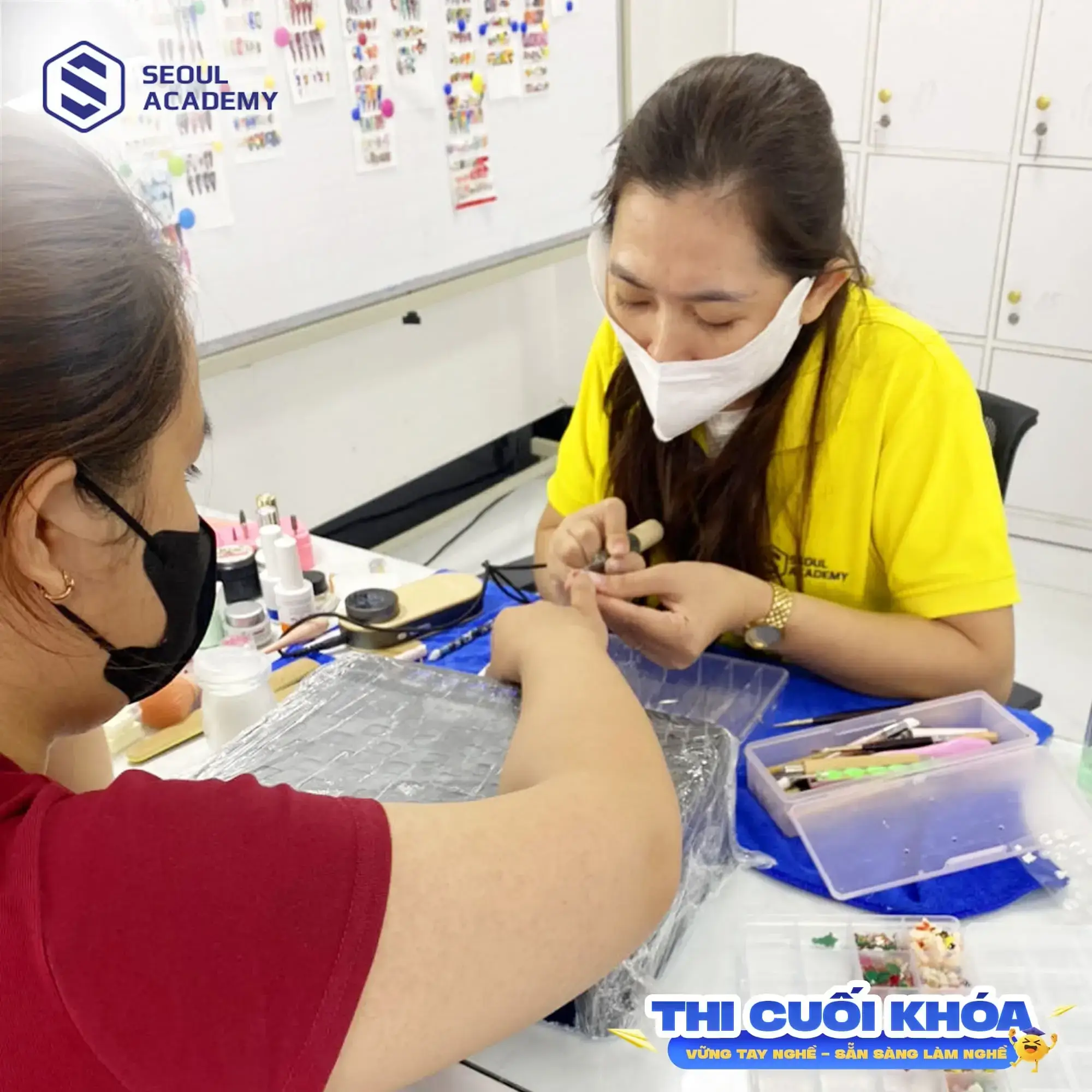 Học viên tại Seoul Academy được thực hành trên mẫu thật để tích lũy kinh nghiệm thực tế