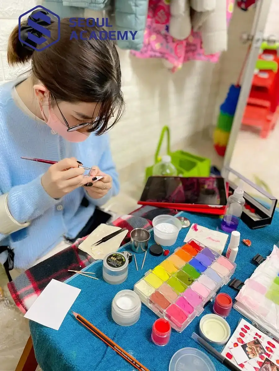 Ngọc Lee Nail luôn tạo điều kiện cho học viên được thực hành thường xuyên trên mẫu thật