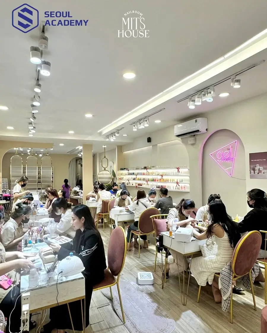 Môi trường học tập chuyên nghiệp chuẩn salon tại Nail Room - Mit’s House