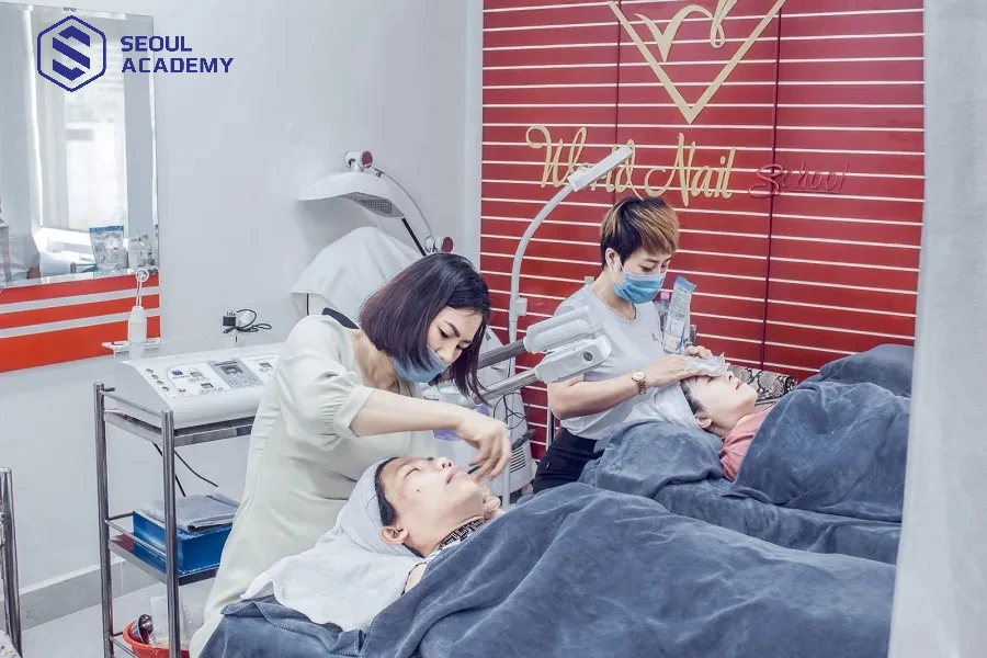 Học nghề massage mặt uy tín tại World Nail School