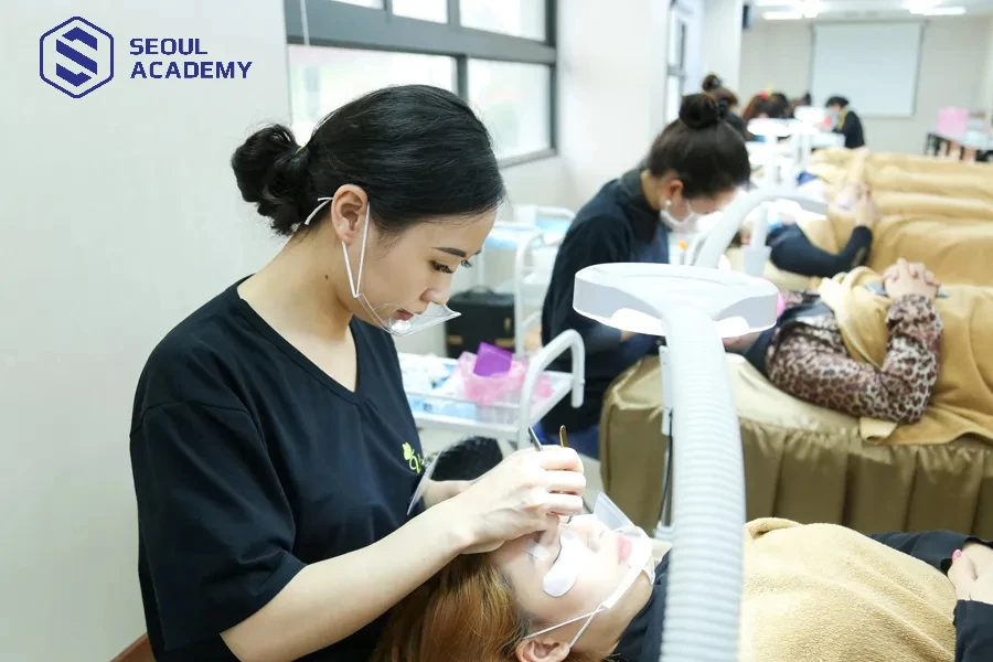 Khóa học nối mi thường kéo dài khoảng từ 1 - 3 tháng