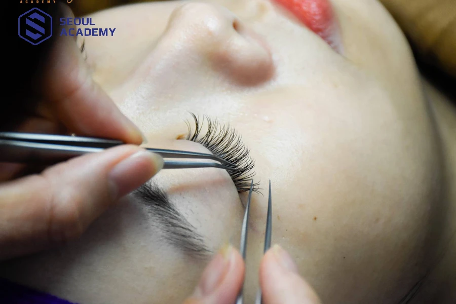 Nên cân nhắc kỹ nhu cầu cá nhân khi chọn khóa học nối mi phù hợp