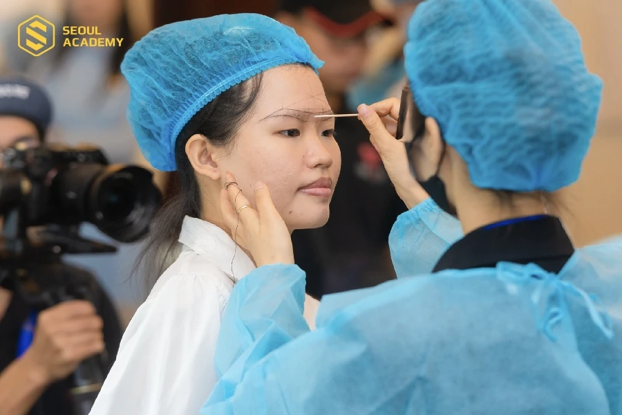 Thiết kế dáng mày đẹp và hợp phong thuỷ cho khách hàng