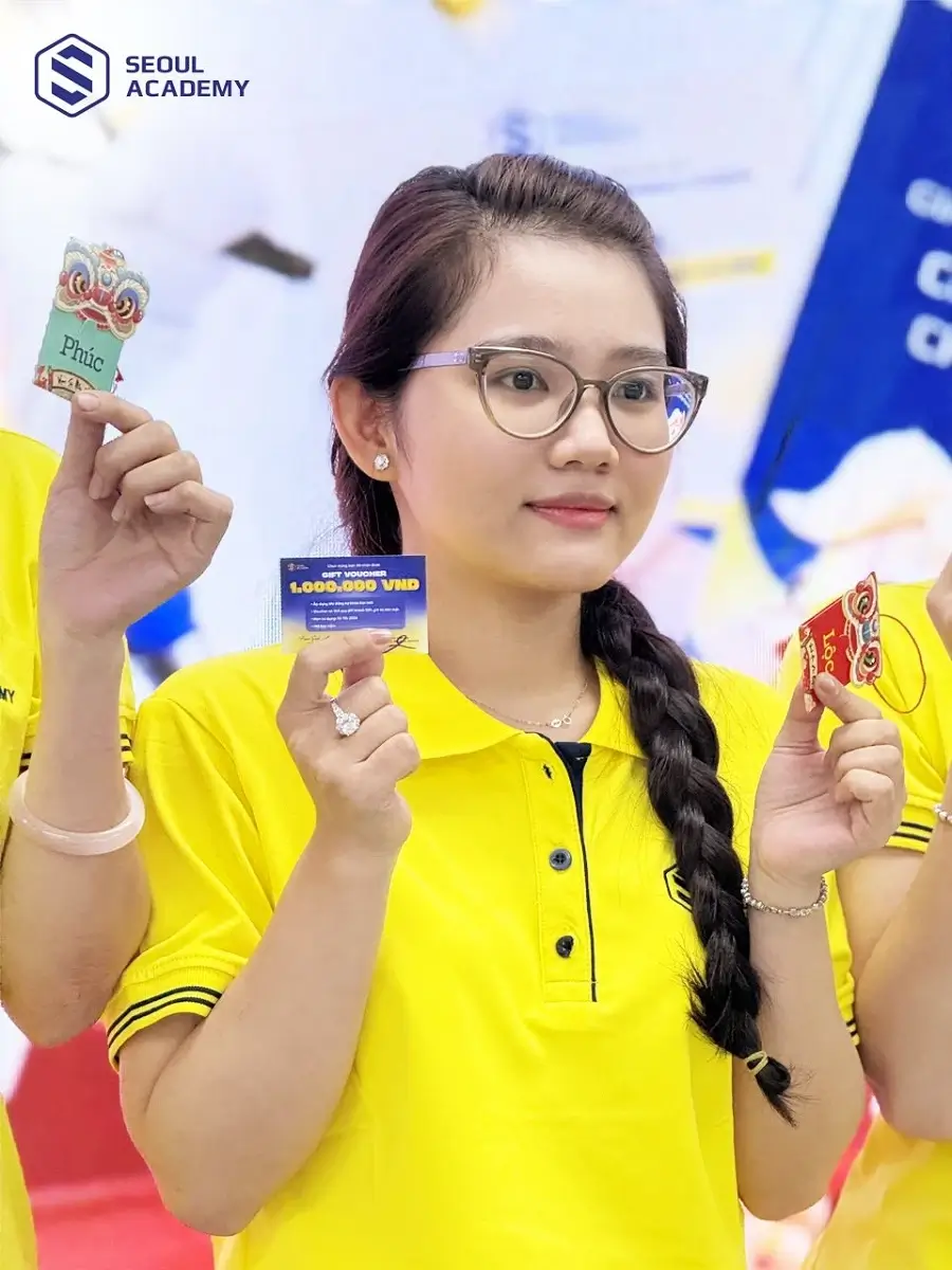 Những phong bao lì xì đã dần được hé mở