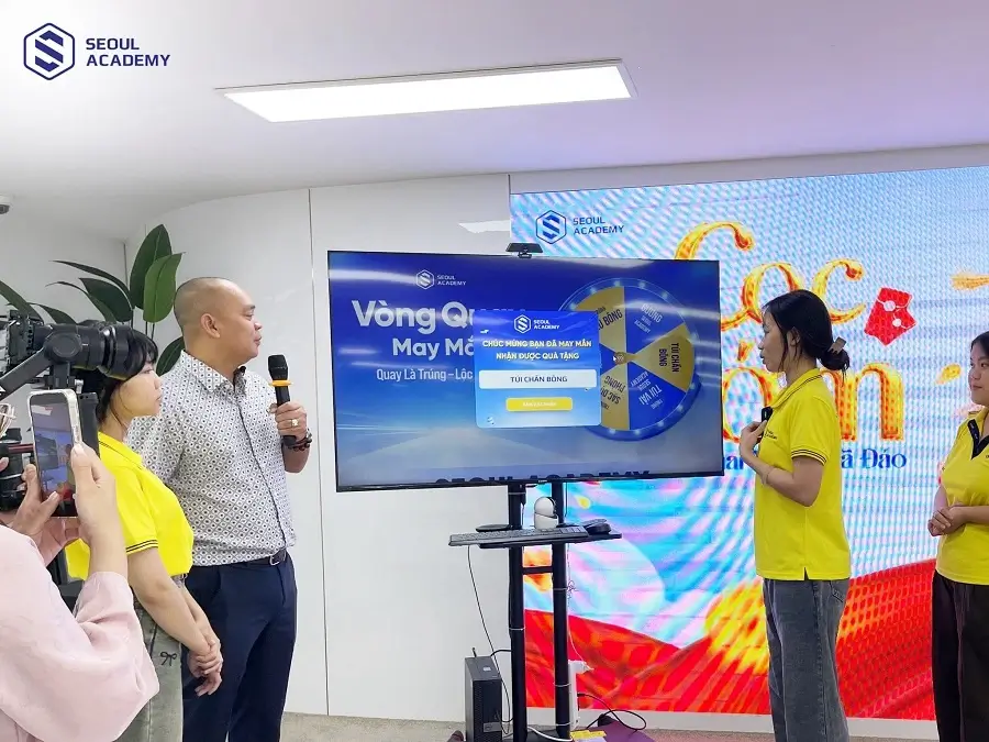 Tất cả mọi người tham gia đều nhận được quà hấp dẫn mang về