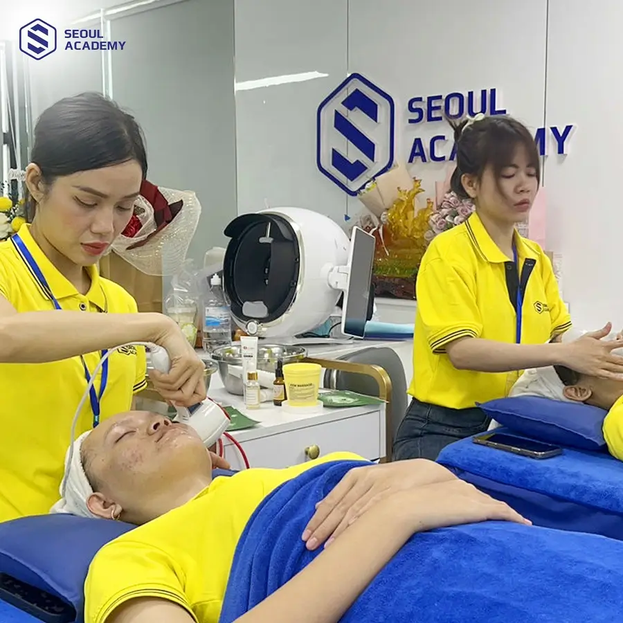 Học viên được đào tạo bởi giảng viên chuyên môn cao cùng trang thiết bị hiện đại