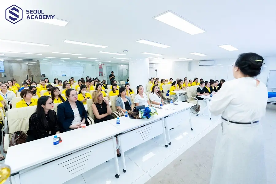 Đối tượng phù hợp với khóa học laser điều trị da là chuyên viên đang làm trong ngành thẩm mỹ