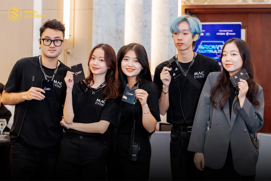 Chạy sự kiện là công việc thời vụ quen thuộc đối với sinh viên và giới trẻ