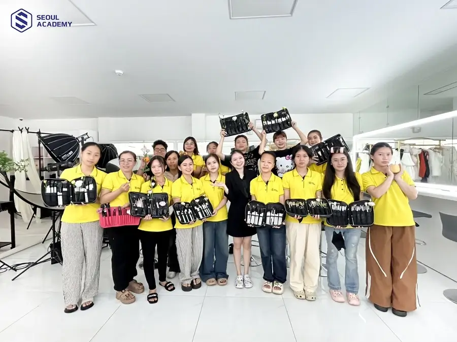 Tìm hiểu về kỹ thuật kết hợp màu sắc trong trang điểm để làm nổi bật tổng thể