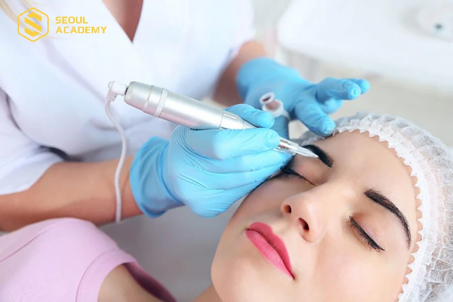 Mã ngành phun xăm thẩm mỹ là 8699 hoặc 9610