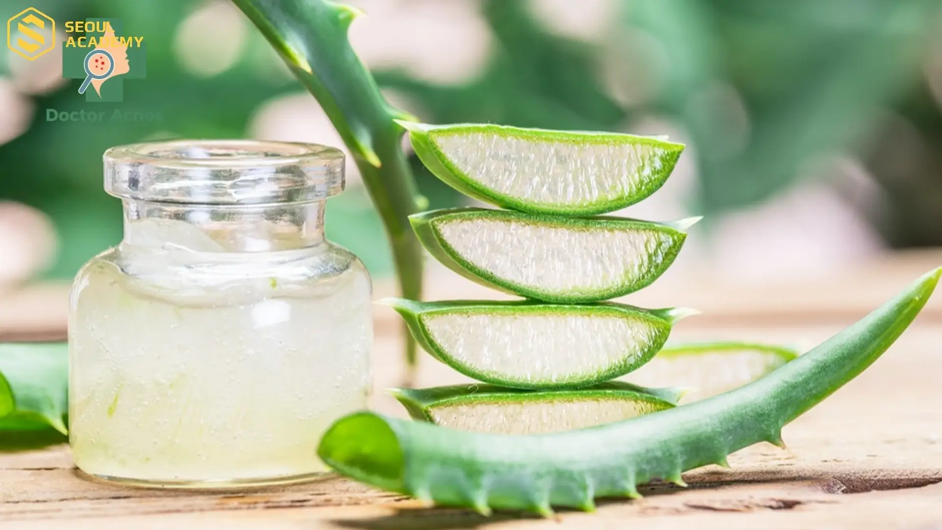 Bạn có thể tận dụng một số nguyên liệu thiên nhiên an toàn để hỗ trợ làm dịu da, giảm sưng viêm sau nặn mụn