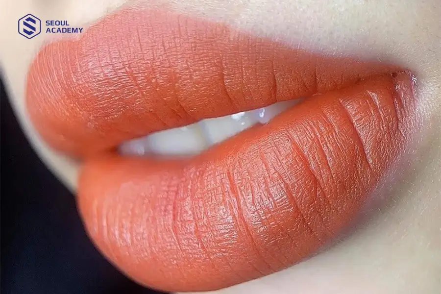 Môi thâm có thể phun xăm màu cam để lên màu đẹp và tự nhiên