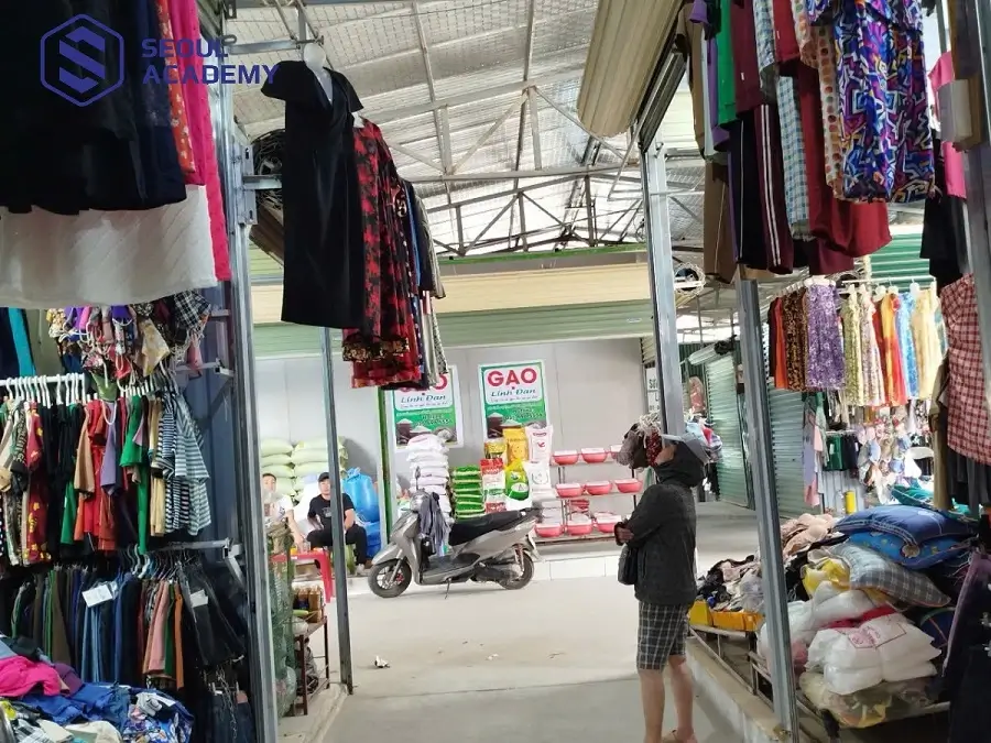 Áo, váy chống nắng là mặt hàng có lãi cao rất thích hợp để kinh doanh mùa hè