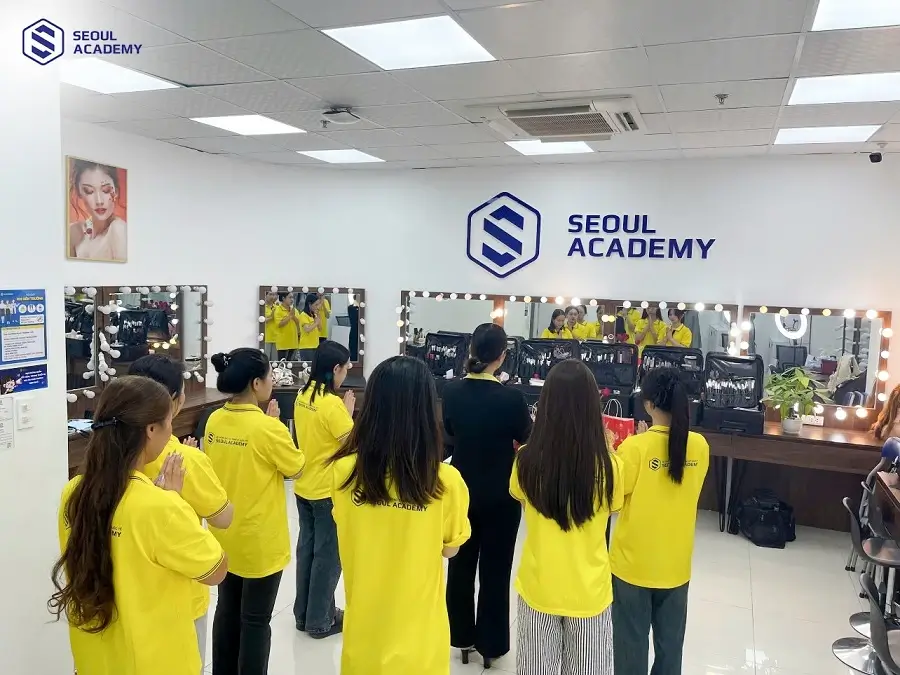 Ngày cúng tổ nghề nối mi được xác định dựa trên ngày cúng tổ chung ngành làm đẹp - ngày 20/1 âm lịch