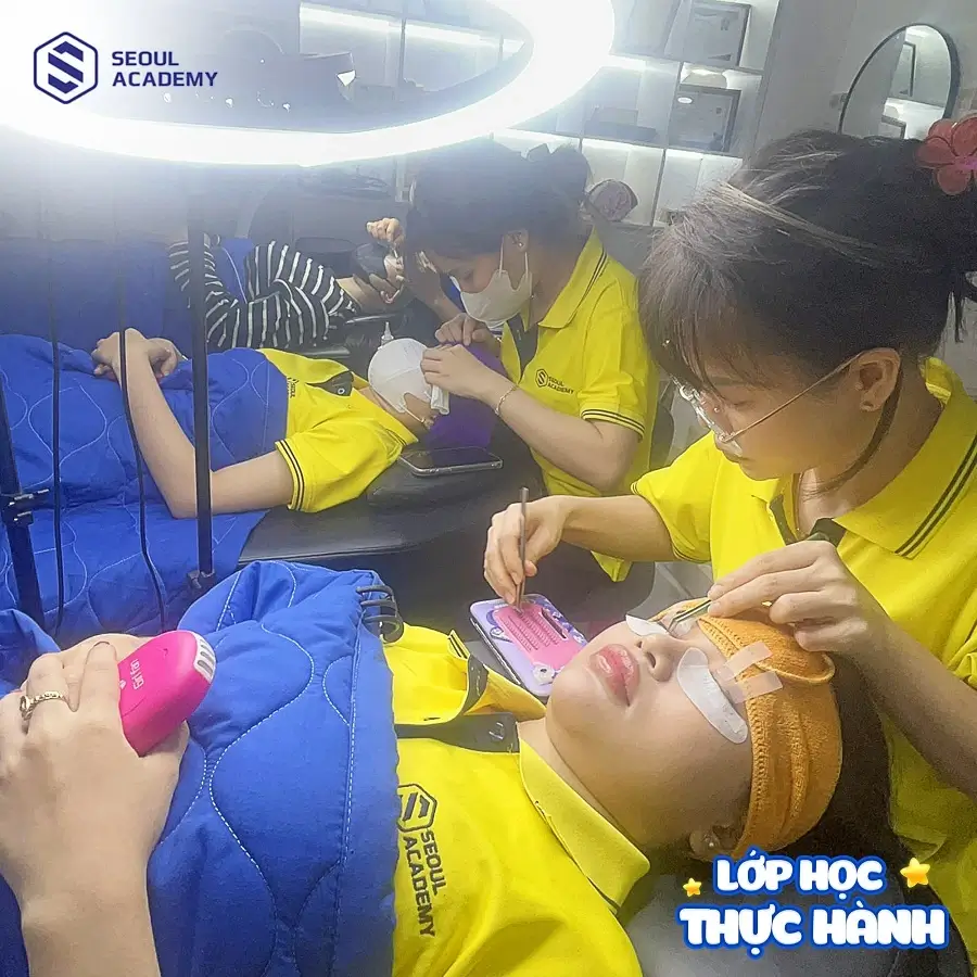Seoul Academy là cơ sở uy tín, đào tạo ra nhiều học viên nối mi chuyên nghiệp, bao gồm cả nam giới