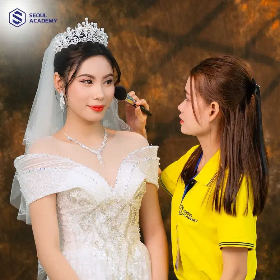 Nghề trang điểm là một nghề hot hiện nay