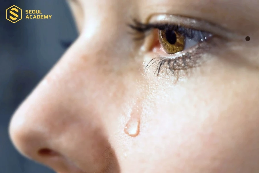 Nốt ruồi ở đuôi mắt phụ nữ không nên giữ lại