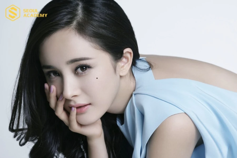 Các nốt ruồi ở đỉnh gò má nên được xoá đi