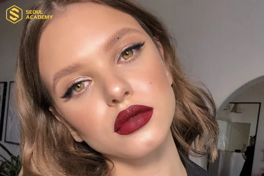 Nốt ruồi trong lông mày là không tốt cho phái nữ