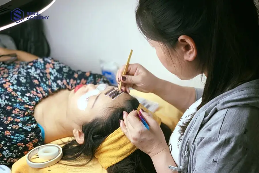 Địa chỉ nối mi uy tín giúp chị em sở hữu hàng mi đẹp và an toàn