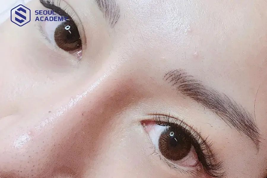 Kiểm tra tình trạng mắt trước khi thực hiện nối mi