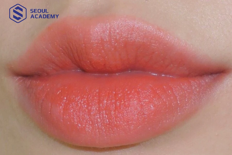 Màu cam san hô phù hợp với mọi độ tuổi