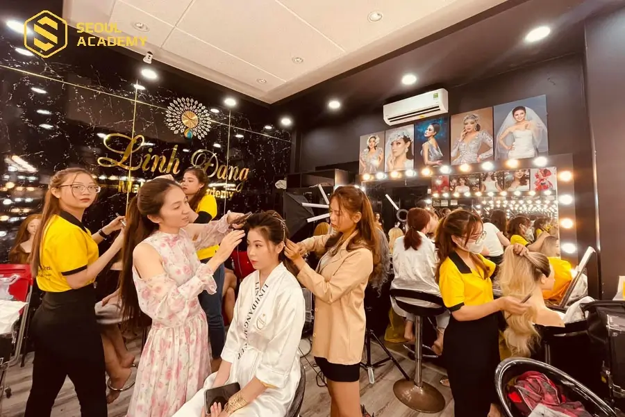 Tiệm makeup Linh Đang thu hút nhiều khách hàng