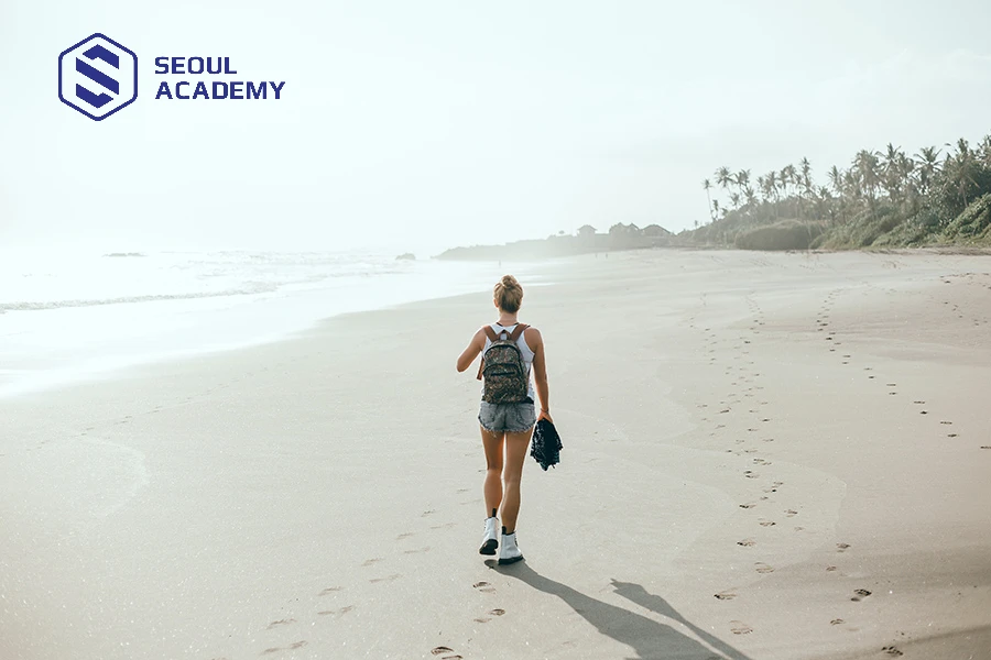 Đi dạo biển hoặc tắm nắng giúp cơ thể thư giãn và thoải mái hơn ngày tới tháng