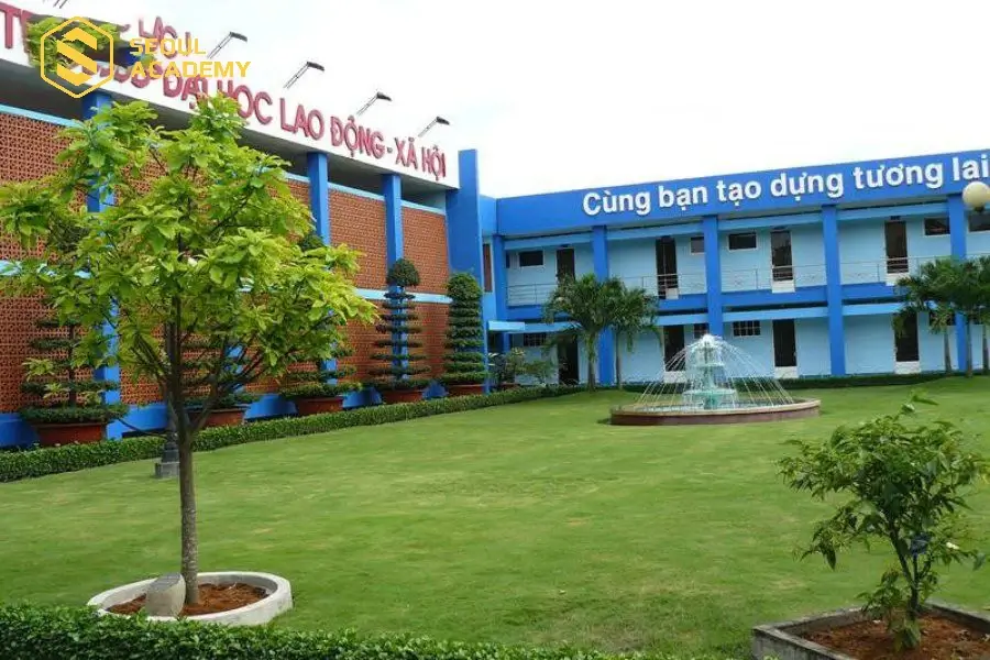 Các chương trình đào tạo của trường có tính thực tiễn và ứng dụng cao