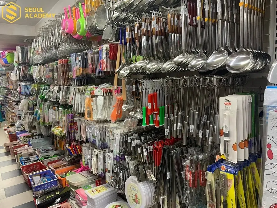 Mở cửa hàng đồng giá được nhiều chị em nội trợ ở nông thôn yêu thích