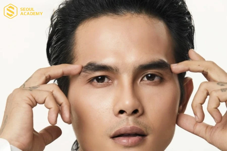 Nam giới được đánh giá cao với đặc điểm xương mày nhô cao