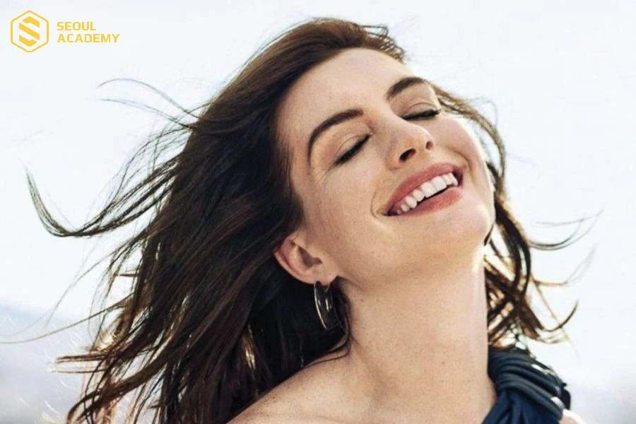 Nữ giới sở hữu tướng xương mày nhô cao thường là người cá tính, mạnh mẽ