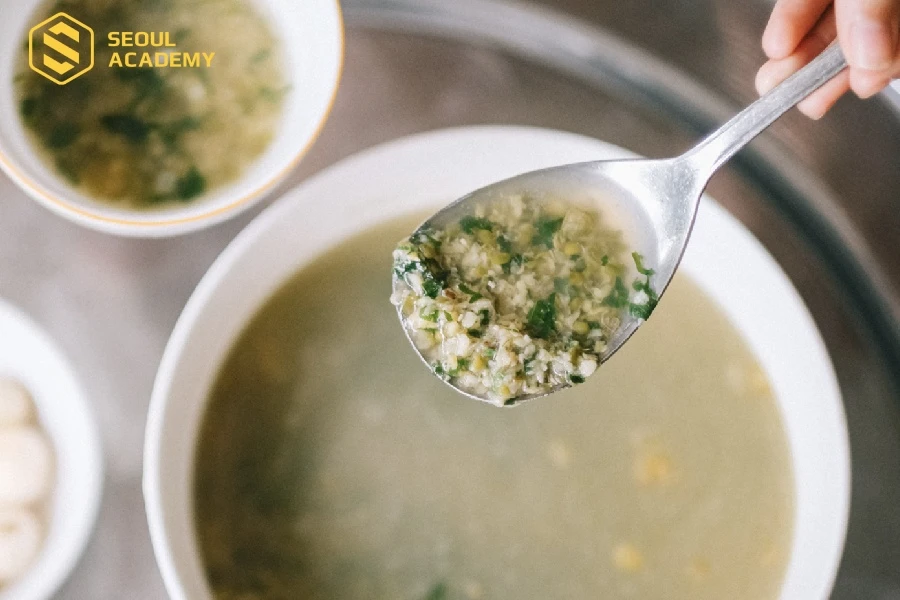 Cá chép hầm đậu xanh thơm ngon, bổ dưỡng cho mẹ sau sinh