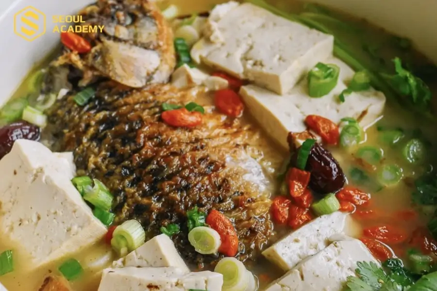 Canh cá chép nấu cùng táo đỏ bổ dưỡng