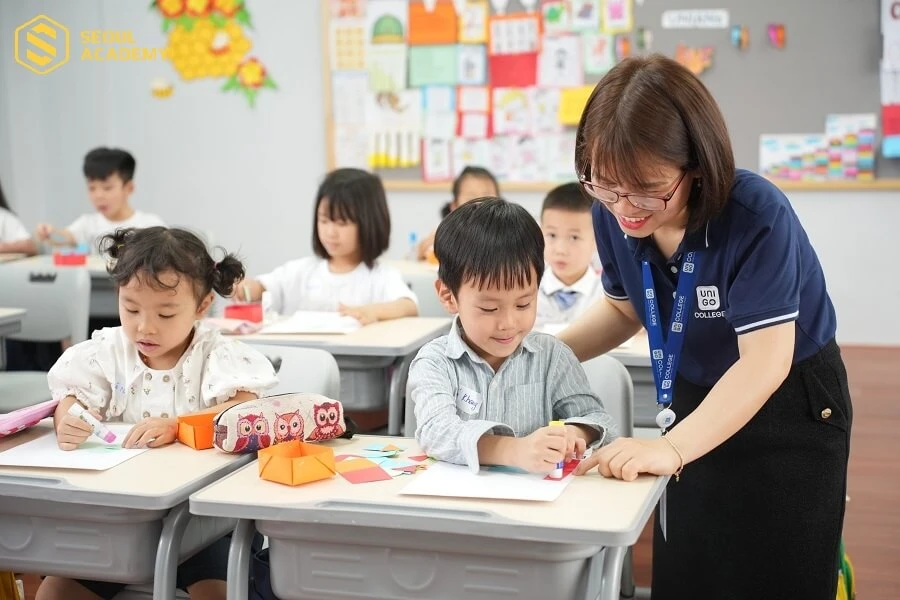 Dù không phải ngành quá hot nhưng giáo dục cũng là ngành nghề tiềm năng, dễ kiếm việc nhất hiện nay