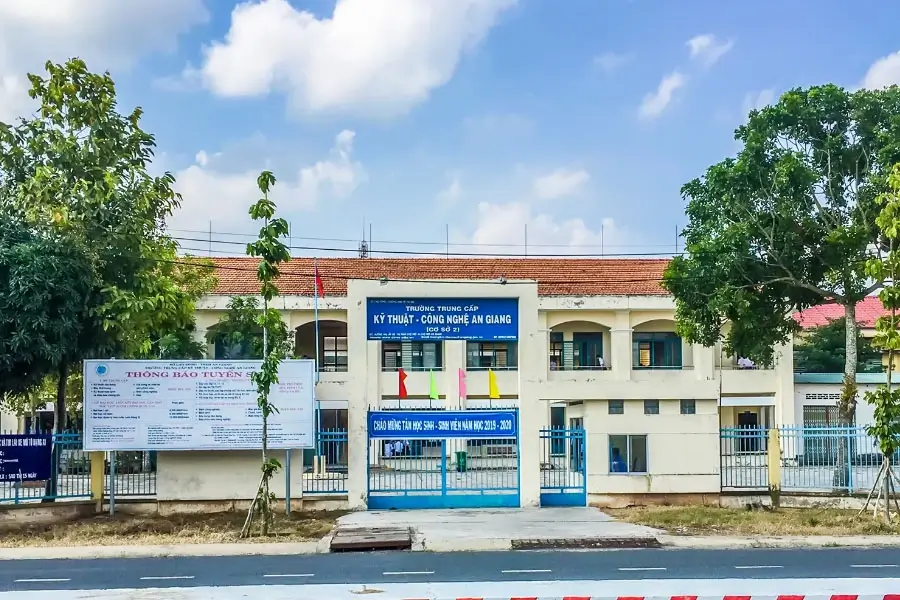 Trường Trung cấp Kỹ thuật Công nghệ An Giang