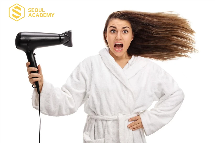 Hạn chế sấy tóc ở nhiệt độ cao