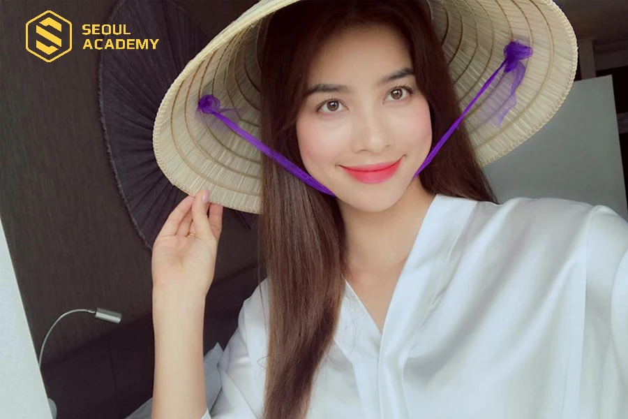 Luôn đội nón khi ra ngoài để bảo vệ tóc khỏi ánh nắng mặt trời