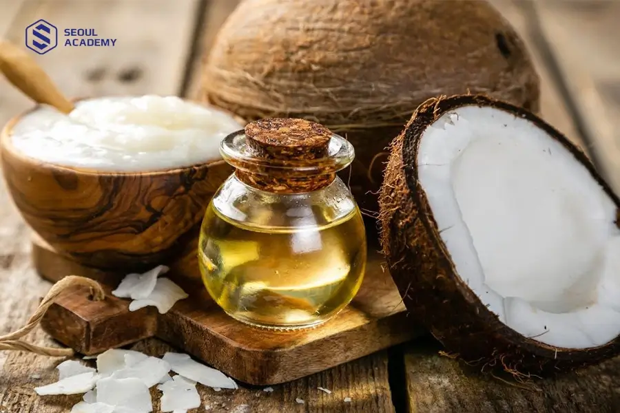 Hạ tone màu tóc vàng, tóc nhuộm quá sáng bằng dầu dừa hoặc dầu oliu