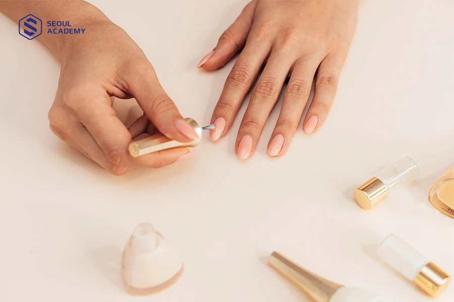 Sử dụng sơn gel lạnh là cách làm khô sơn gel mà không cần máy hơ gel