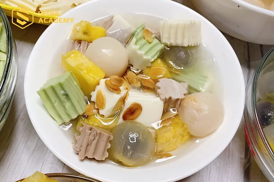 Nước đường giúp chè khúc bạch có vị ngọt thanh, dịu