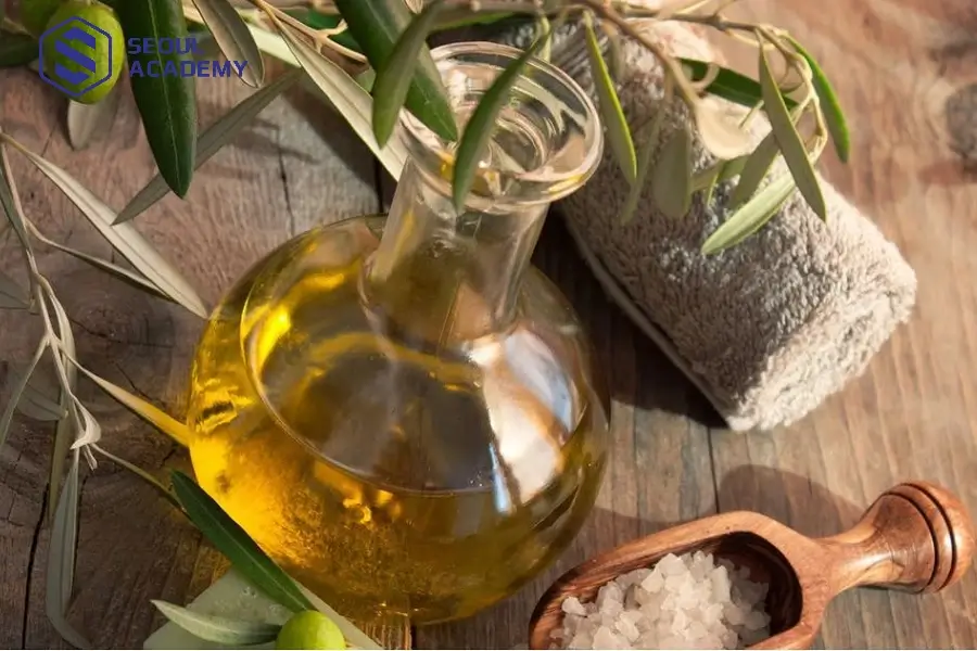 Trộn muối và dầu olive cho tóc chắc khỏe, kiểm soát dầu thừa