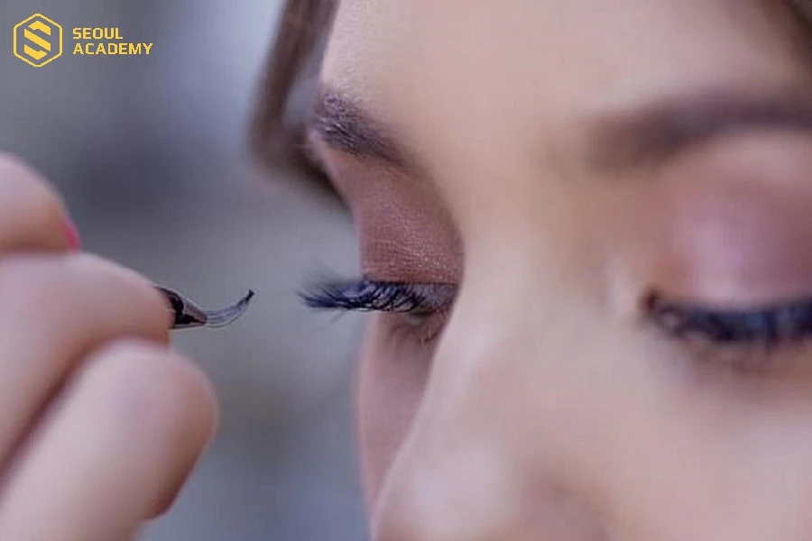 Có một số trường hợp đỏ mắt khi nối mi do các tác nhân khác