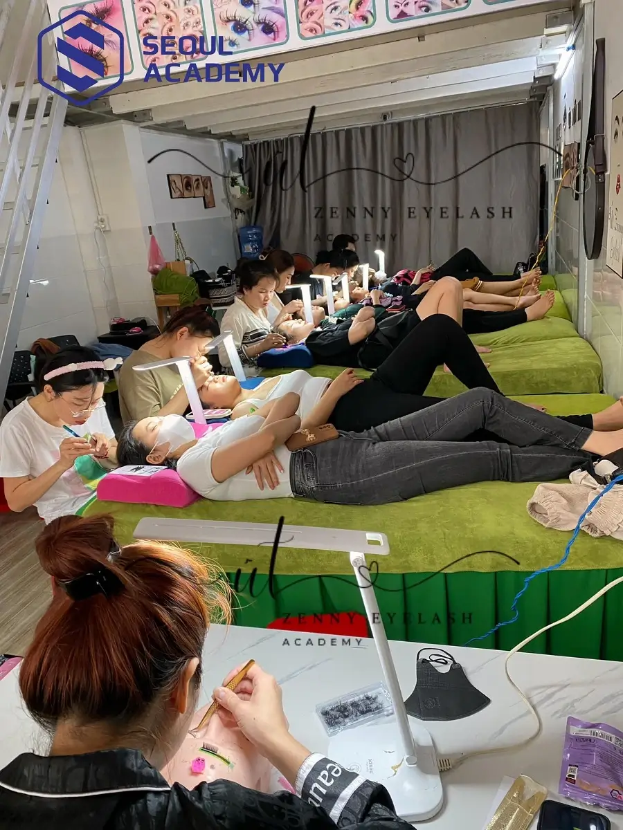 Tham khảo khóa học nối mi chuyên nghiệp tại Út Zenny Nối mi