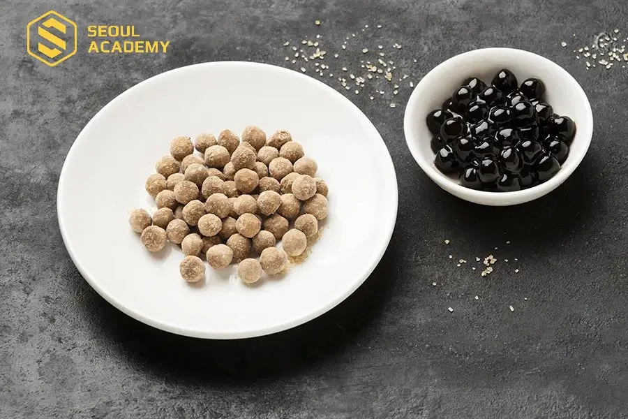 Trân châu đen được vo theo viền tròn, nhỏ