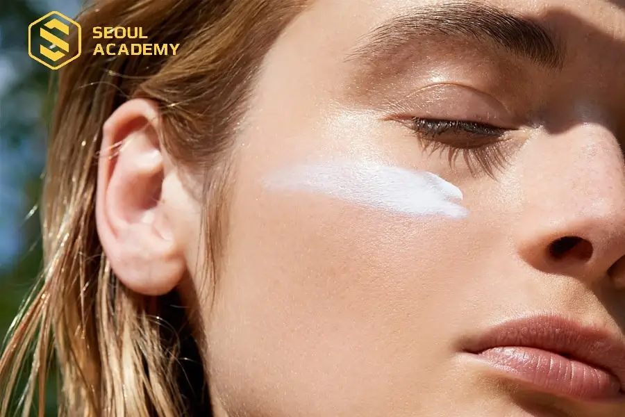 Môi trường tác động rất lớn đến mi và khiến mi gãy, rụng